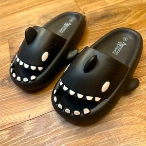 Shark Slides Black Youth Size 4
